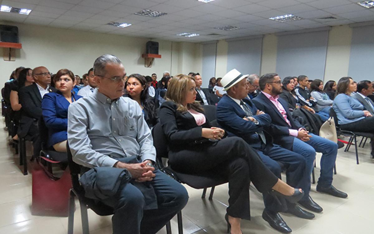 Público asistente al conservatorio.