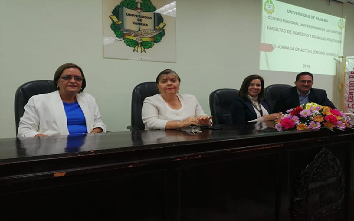  Mesa principal durante la inauguración de la Jornada. Fotos: Néstor Vergara