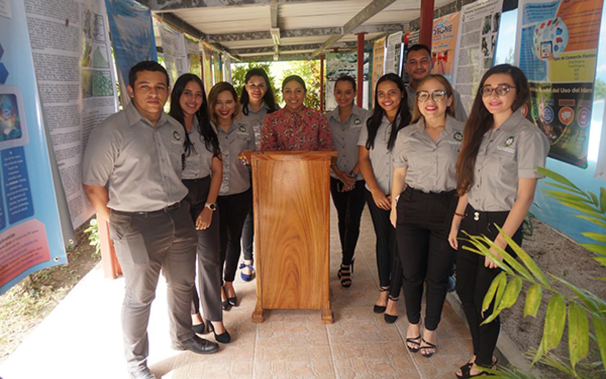 Estudiantes de Logística 