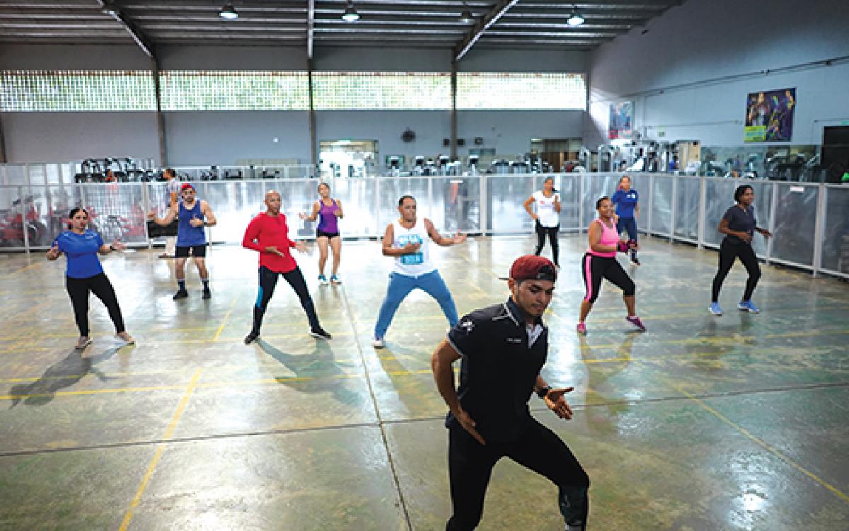 Zumba con la VAE ,Gimnasio de la UP , Fotos : Ian Arcia 