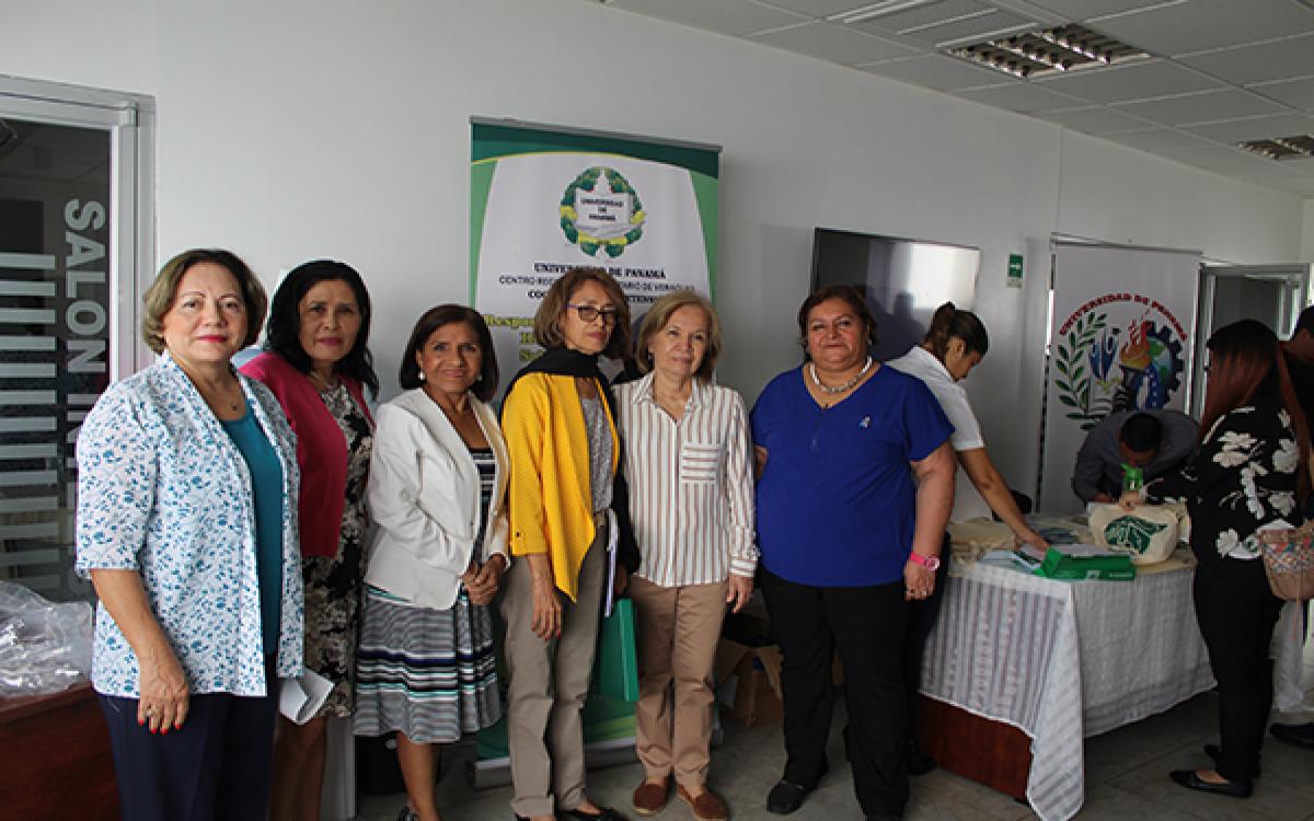 Miembros organizadores del panel, participación ciudadana y responsabilidad ambiental