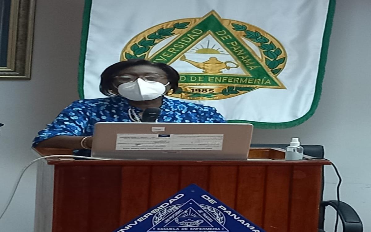 Dra. Yolanda Gonzalez /Decana de la Facultad de Enfermería 