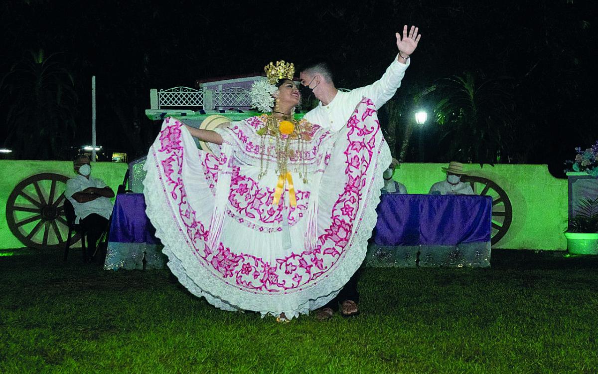 Presentación del baile El Punto 