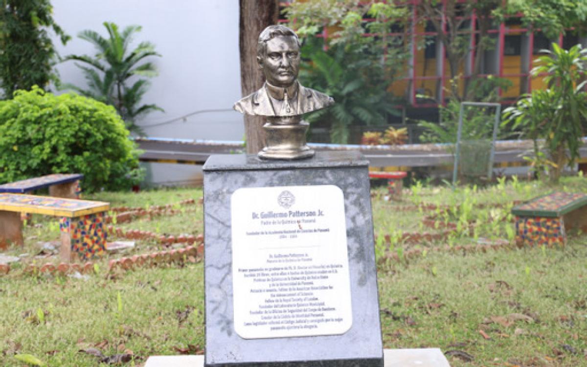 Bustos de los Padres de la Ciencias.  