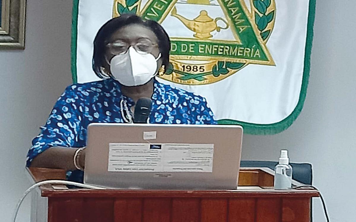 Dra. Yolanda Gonzalez , decana de enfermería 