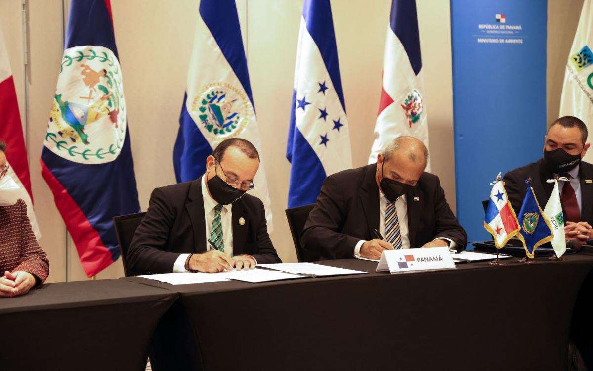 REctor y ministro de ambiente 