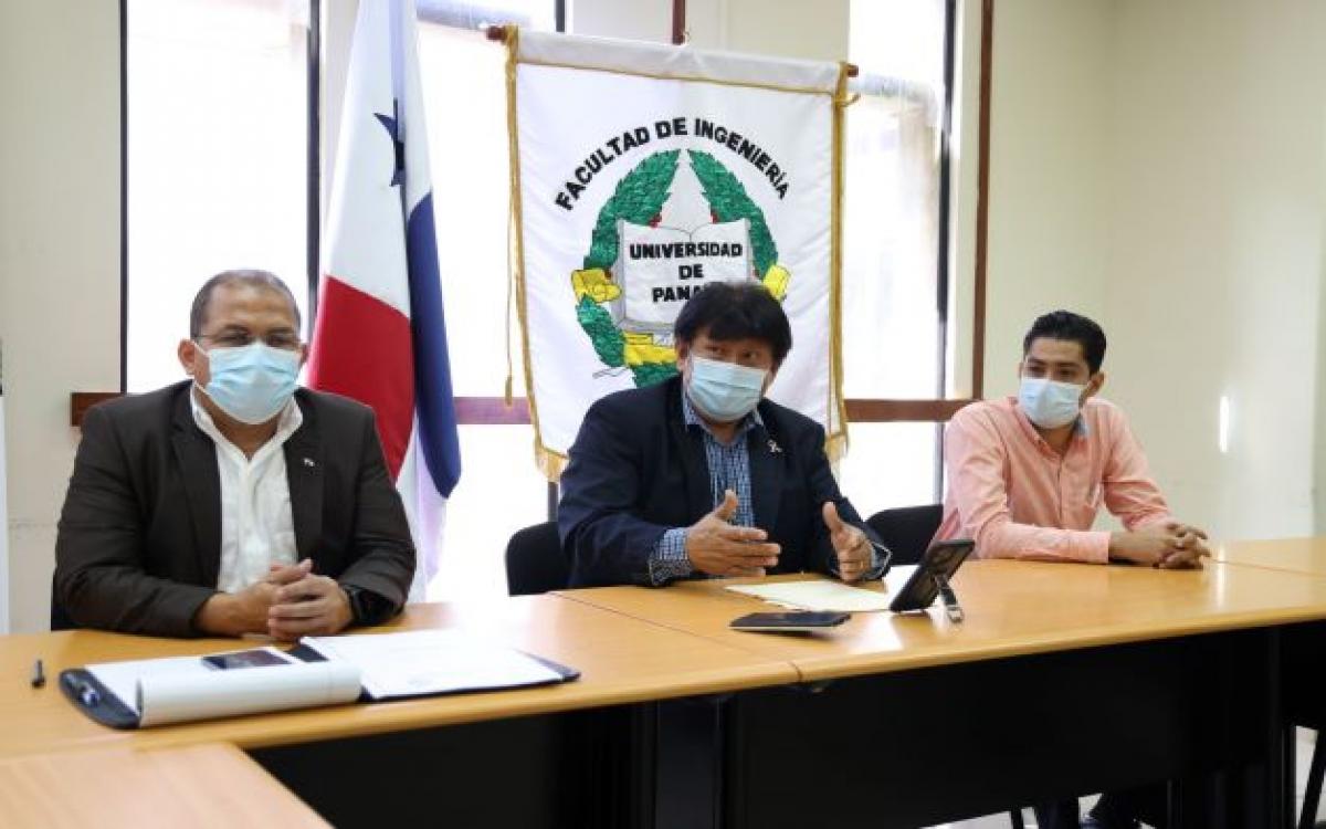 Profesor Elías López O., Ingeniero Jorge Martínez e Ingeniero Leonardo Collado Serrano.