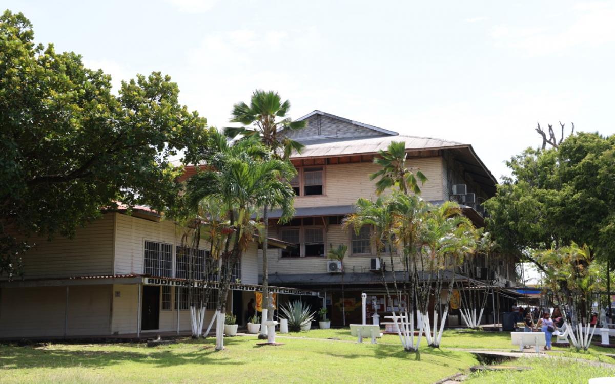 Edificios de la administración, el Arca, Facultades de Humanidades  y Derecho, próximos a cumplir 100 años al final de esta década. 