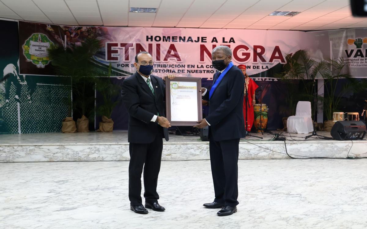 Rector Eduardo Flores y Gerardo Maloney