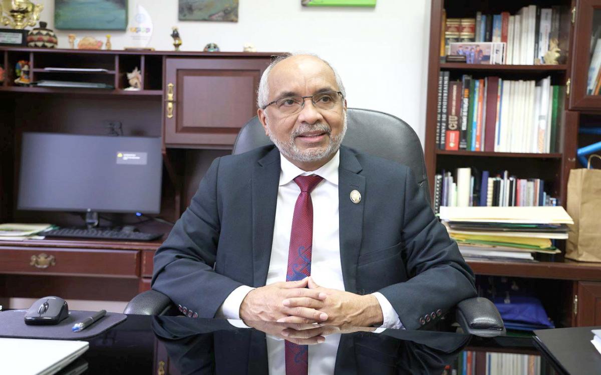 Dr. José Emilio Moreno, vicerrector Académico de la UP.