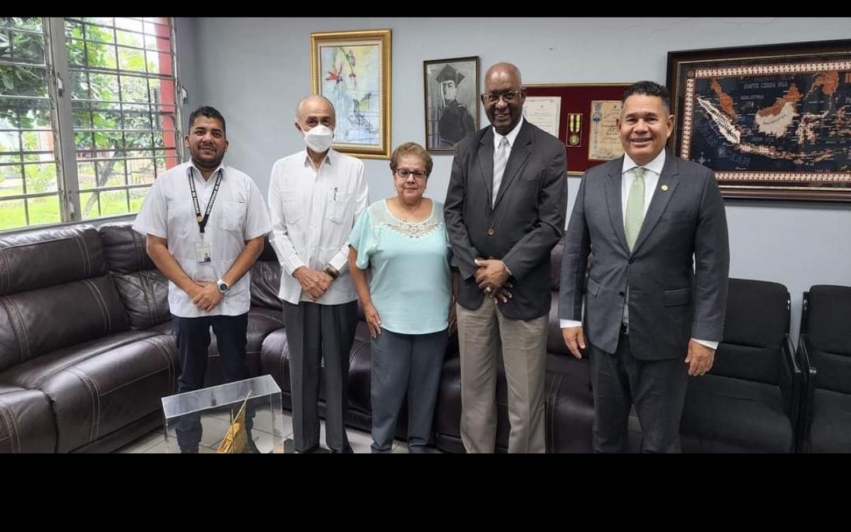 Mgter. Larris Bazán, Mgter. José Luis Solís, Mgter. Jeannette Vásquez, Mgter. Ricardo Parker y profesor Leonardo Enrique  Collado Trejos M. Sc.