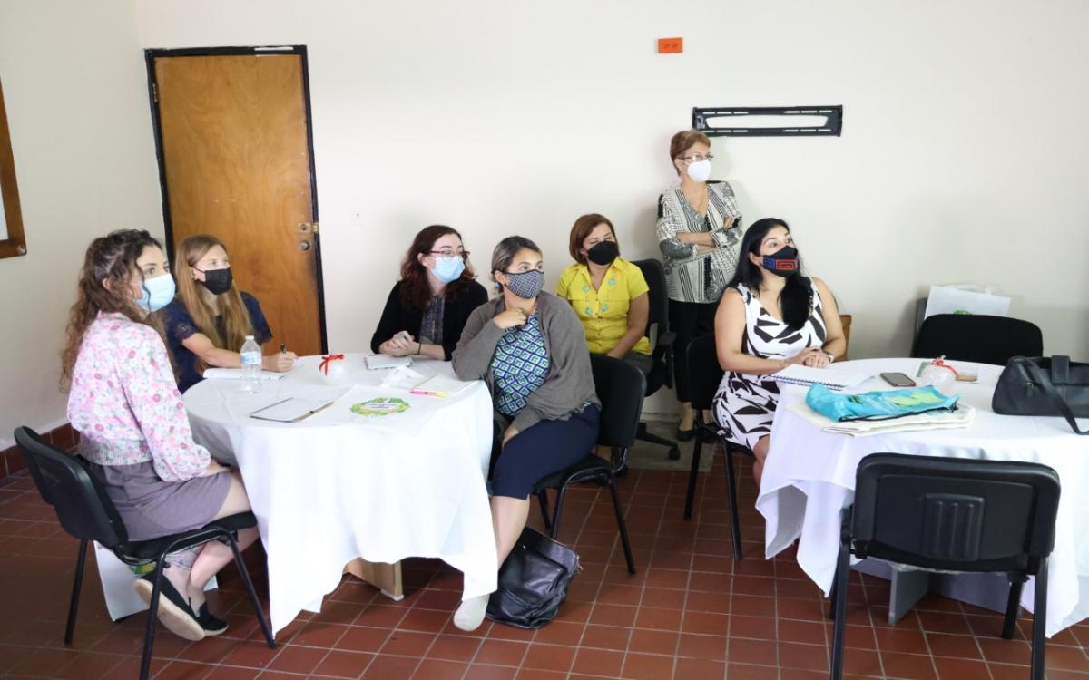 Estudiantes de maestría en Salud Pública de la universidad de South Florida reciben charla sobre Escuela de Nutrición de la Facultad de Medicina de la UP.