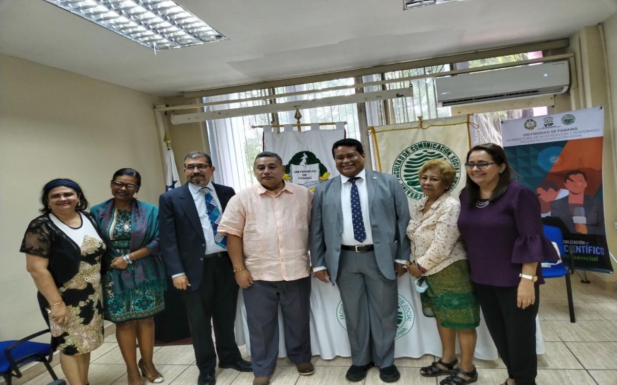 Autoridades universitarias participantes durante lanzamiento del curso en  Periodismo Científico. Foto: Luis O. Guerra