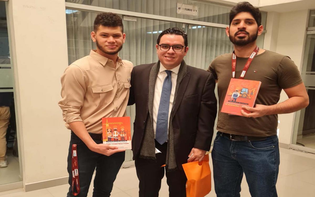 Erick Vargas y Jean Marc Ríos participantes del congreso en Arequipa, Perú. Foto: Cortesía del Mgter. Elías López