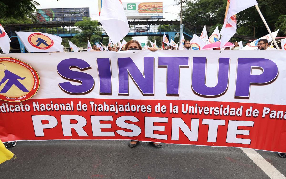Manifestación en la vía Transístmica. Foto: Ian Arcia