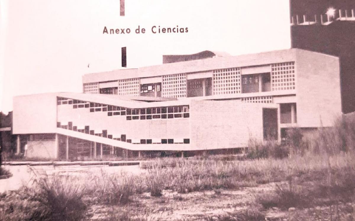 Vista del edificio de administración de la Facultad de Ciencias Naturales. (Foto de archivo de la Facinet)