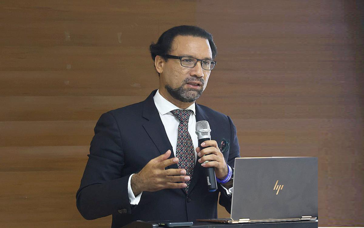 Dr. Vasco Torres De León, director de la Escuela Latinoamericana de  Diálogo Social, Tripartismo y Resolución de Conflictos, de la Universidad  de Panamá.