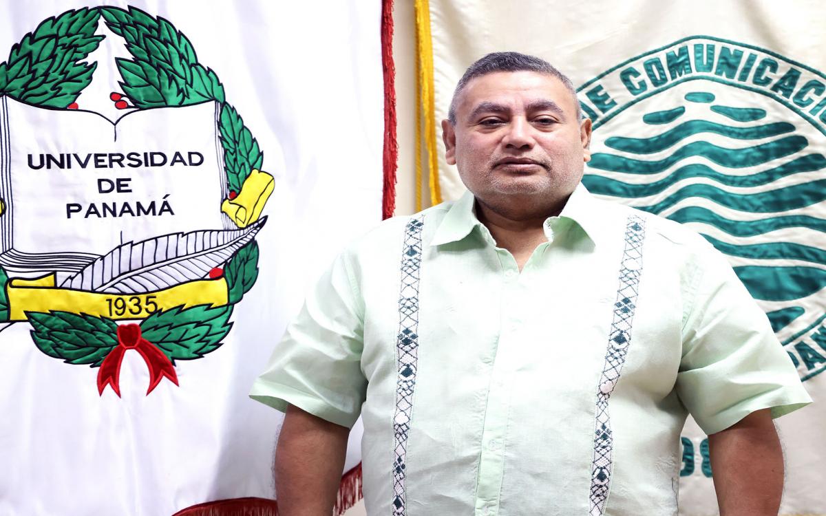 Mgter. Leopoldo Bermúdez-Buitrago, catedrático de Comunicación Social y folclorista.