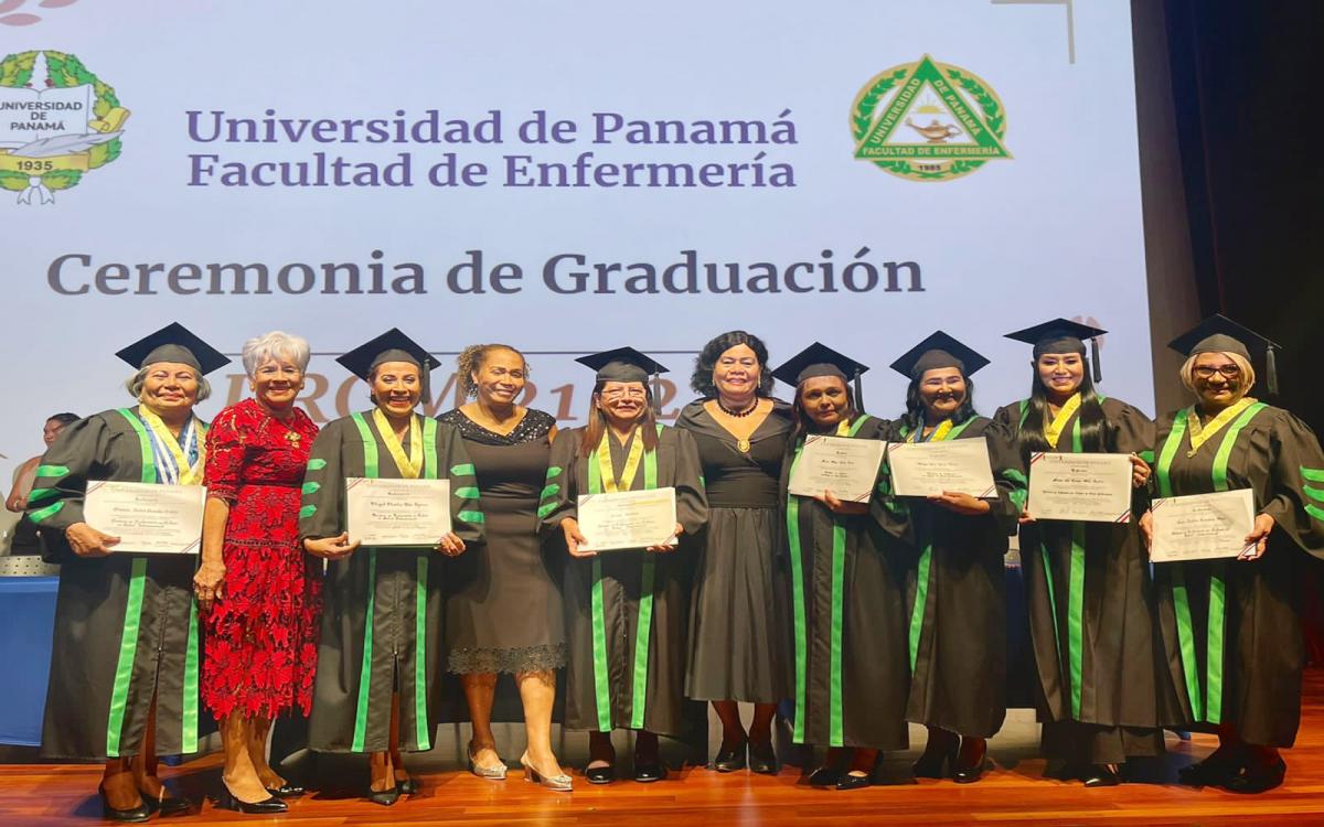 Graduandas del primer Programa de Doctorado en Enfermería con Énfasis en  Salud Internacional