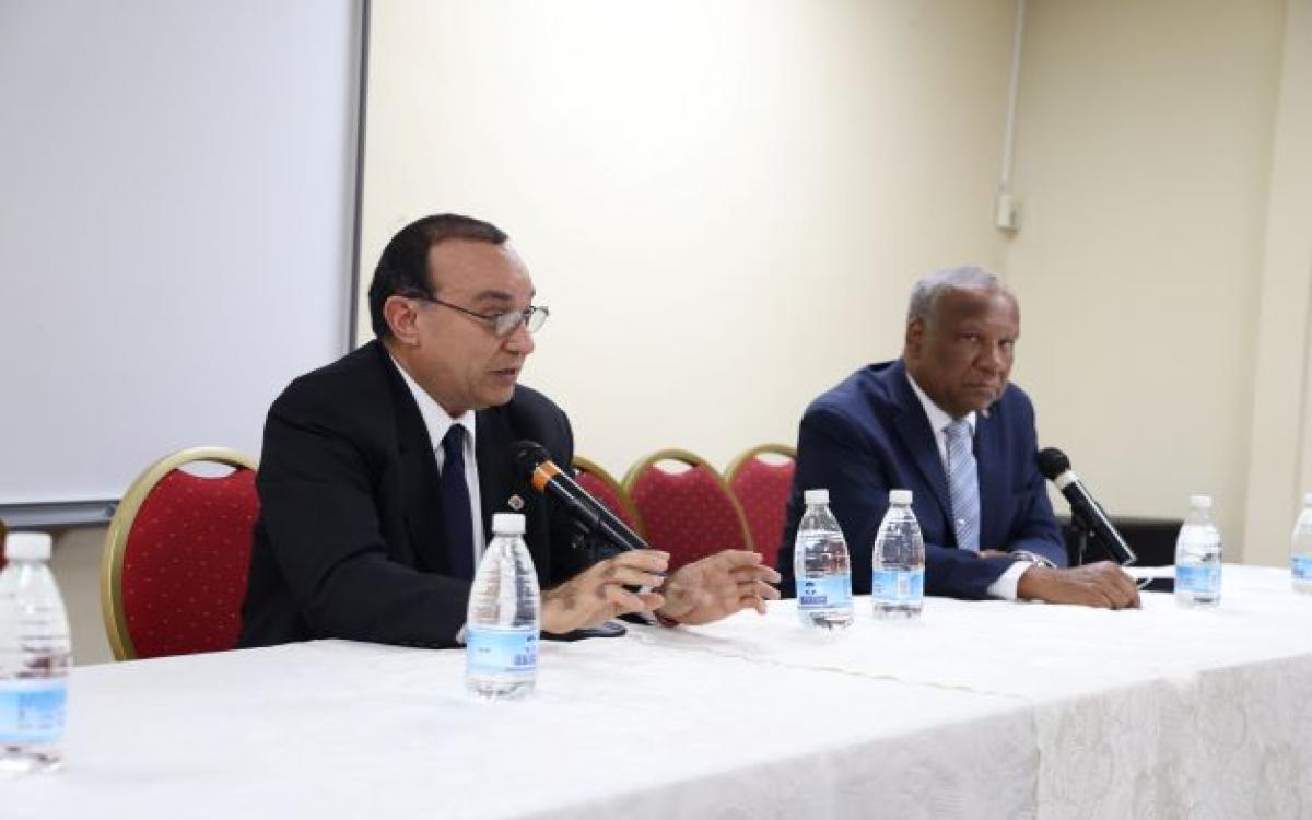 Dr Eduardo Flores Castro,rector de la Universidad de Panamá y Mgter. Adolfo C. Quintero C., director de la Dirección General de Planificación y Evaluación Universitaria. 
